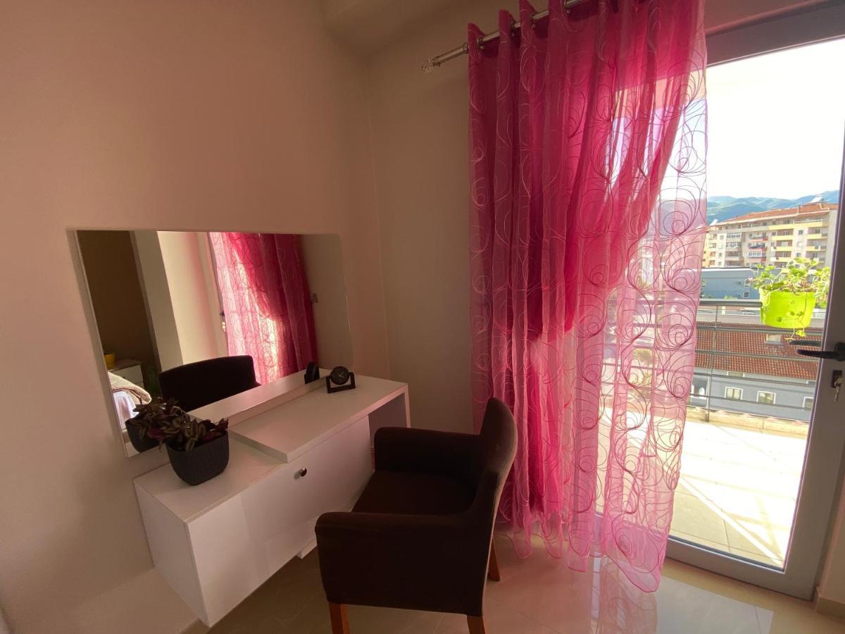 Guest'S Apartament Pogradec Esterno foto