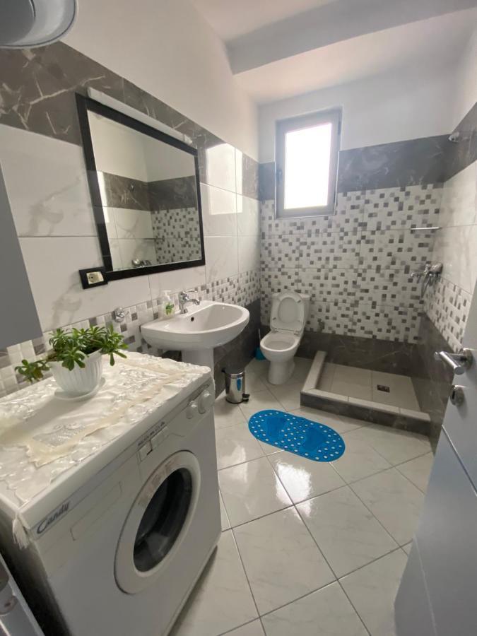Guest'S Apartament Pogradec Esterno foto