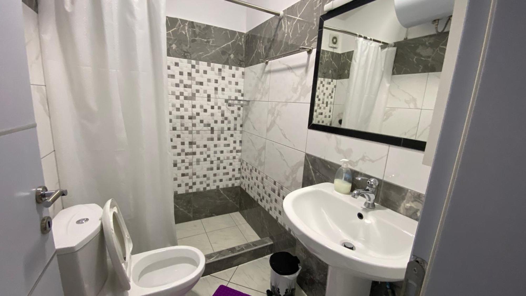 Guest'S Apartament Pogradec Esterno foto