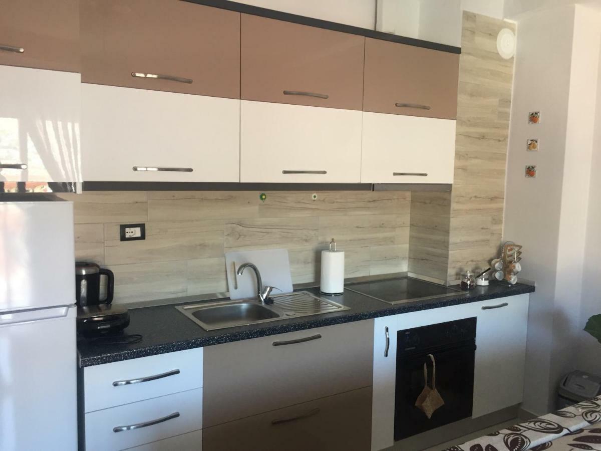 Guest'S Apartament Pogradec Esterno foto