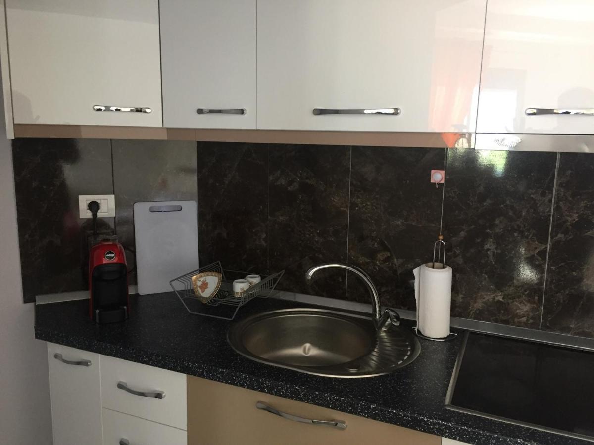 Guest'S Apartament Pogradec Esterno foto